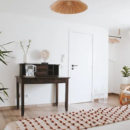 Vale - Surf & Yoga Homestay *