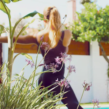 Vale - Surf & Yoga Homestay *