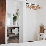Vale - Surf & Yoga 沙尔内卡